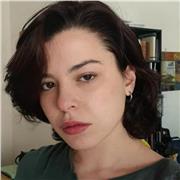Studentessa di beni culturali, impartisce lezioni di italiano, storia e storia dell'arte